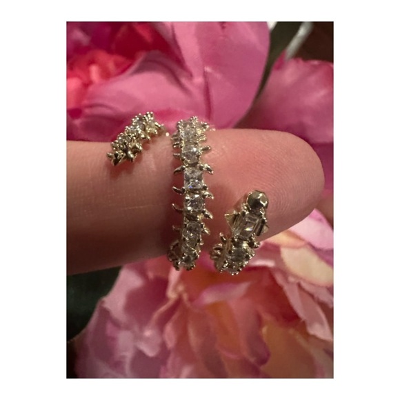 Kendra Scott Beck Wrap Ring. Size 6 GOLD tone - Picture 7 of 10